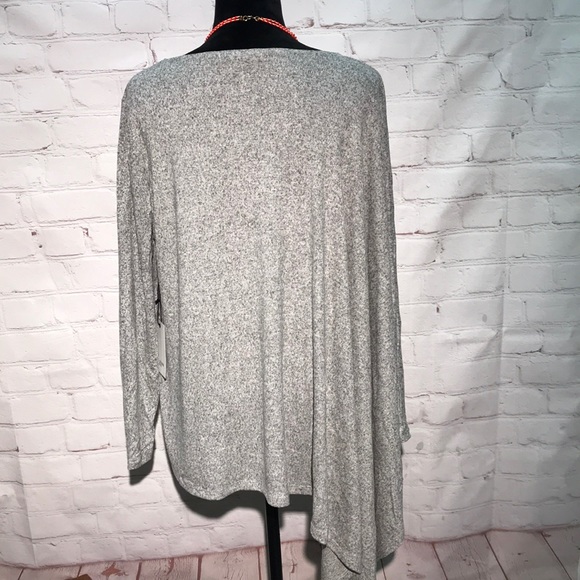 Hye park and lune draped top - Picture 3 of 3